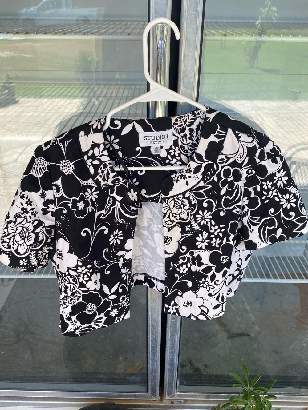 Studio I Black & White Floral Cropped Cardigan